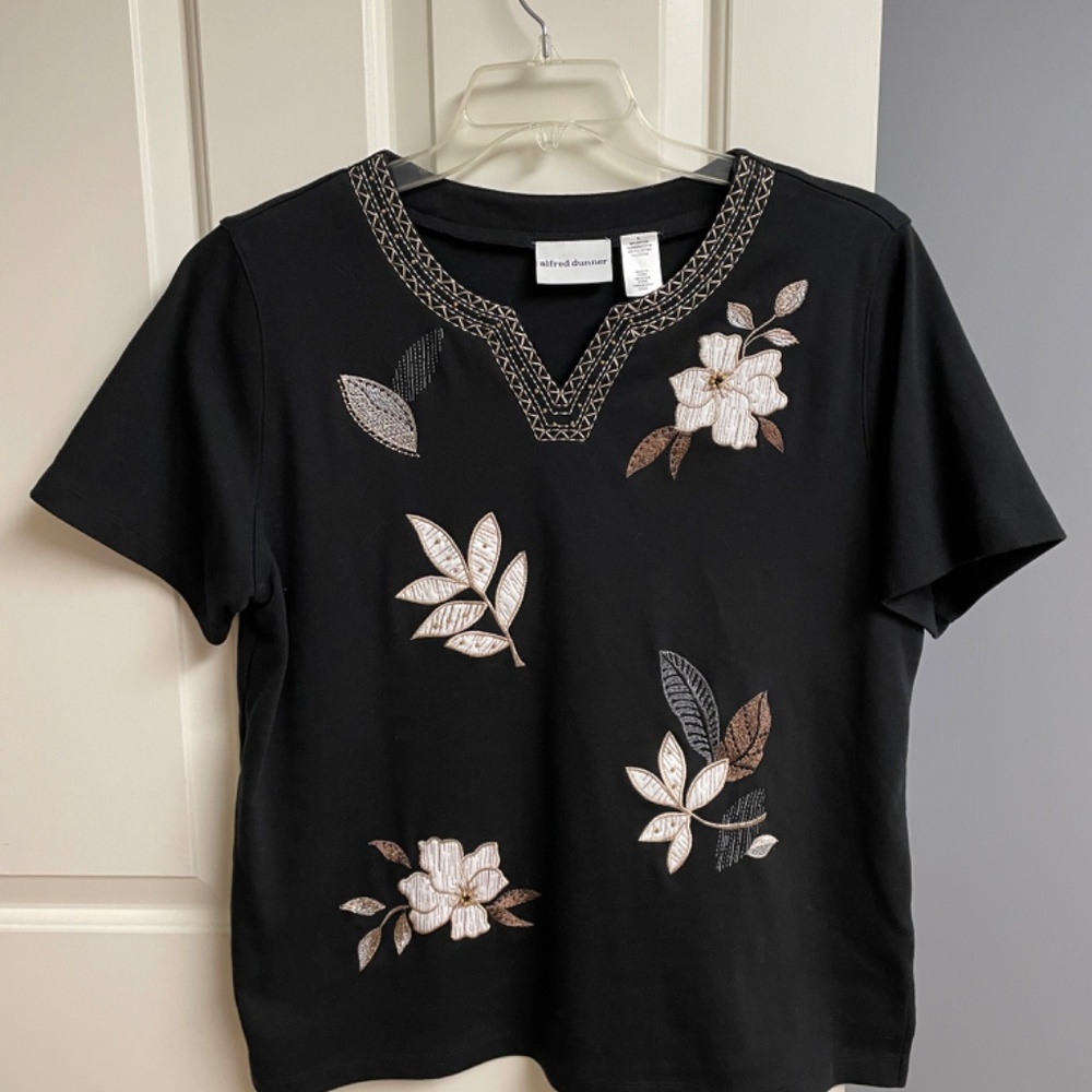 Alfred Dunner Short Embroidered Applique Top, Women L, Black Beige - Picture 2 of 9